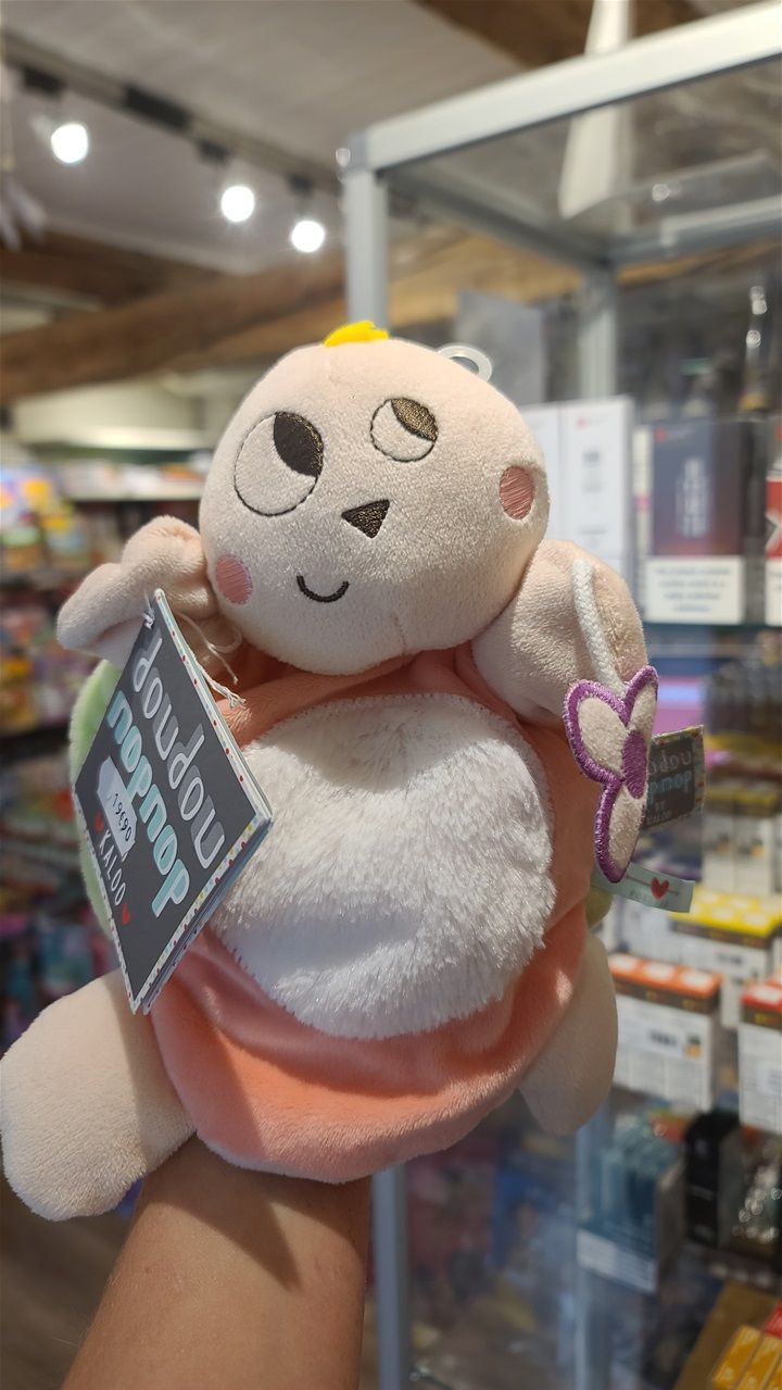 Cette petite tortue marionnette saura probablement faire rire bébé...